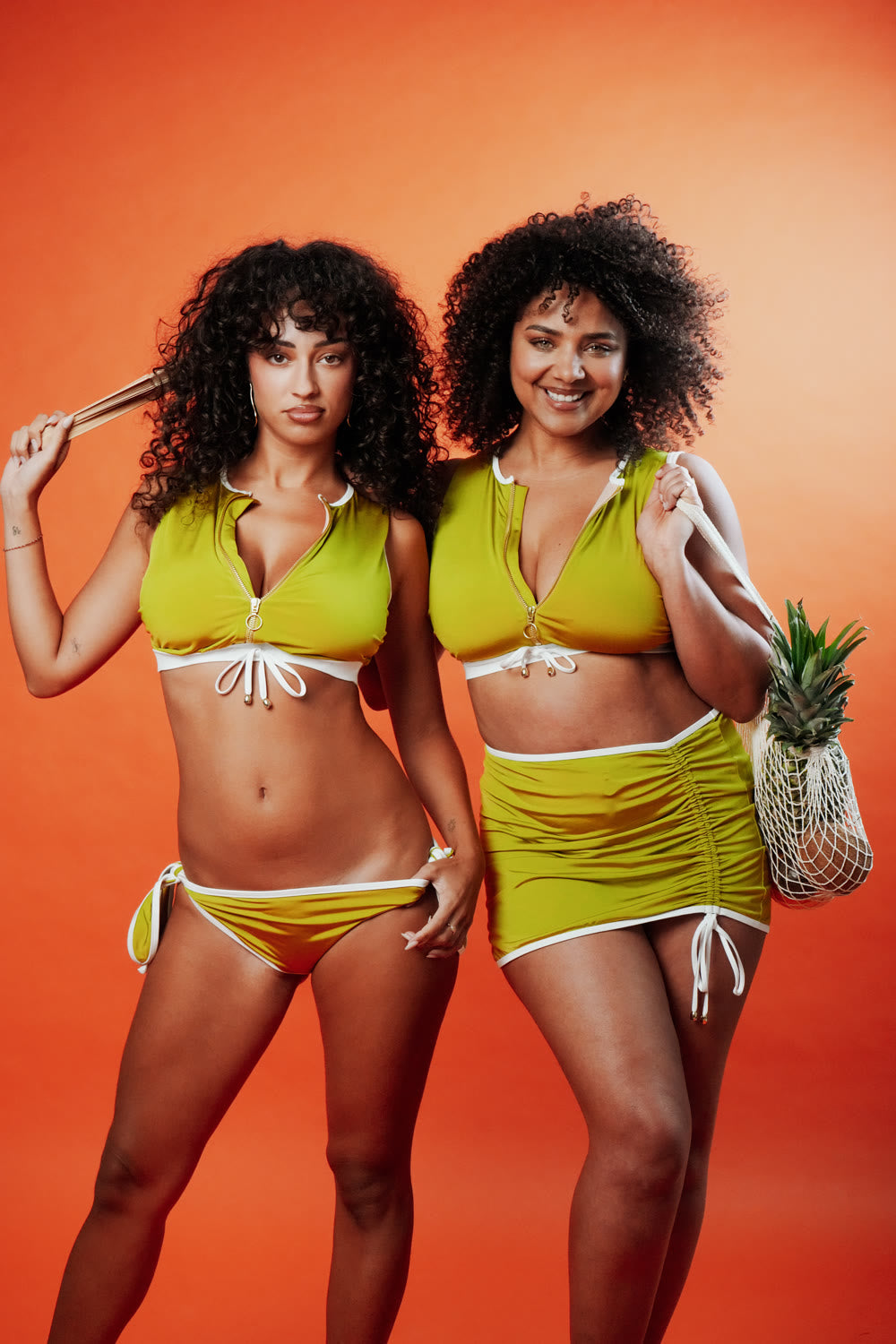 Détail maille et zip doré d'un maillot de bain Beleza